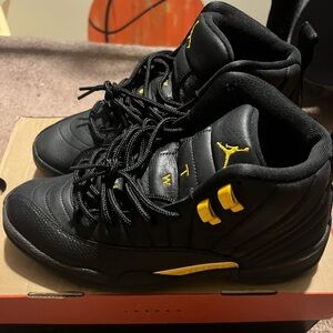 AIR JORDAN 12 RETRO
"Black Taxi"